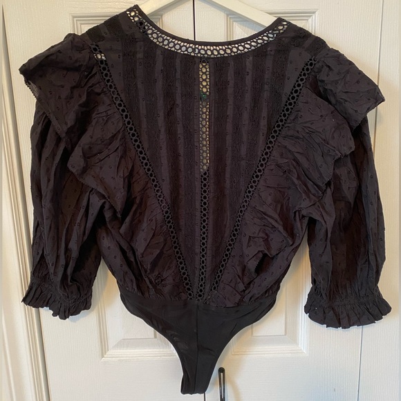 Farm Rio Plunging V-Neck Black Swiss Dot  Ruffled Eyelet Blouse bodysuit Size M - Picture 4 of 16